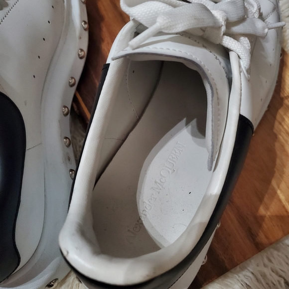 Alexander McQueen Studs Oversized Sneaker - Picture 4 of 8